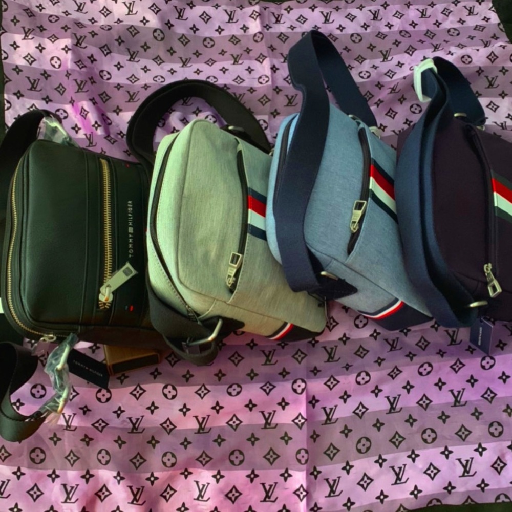 Tommy Hilfiger crossbody✨✨✨